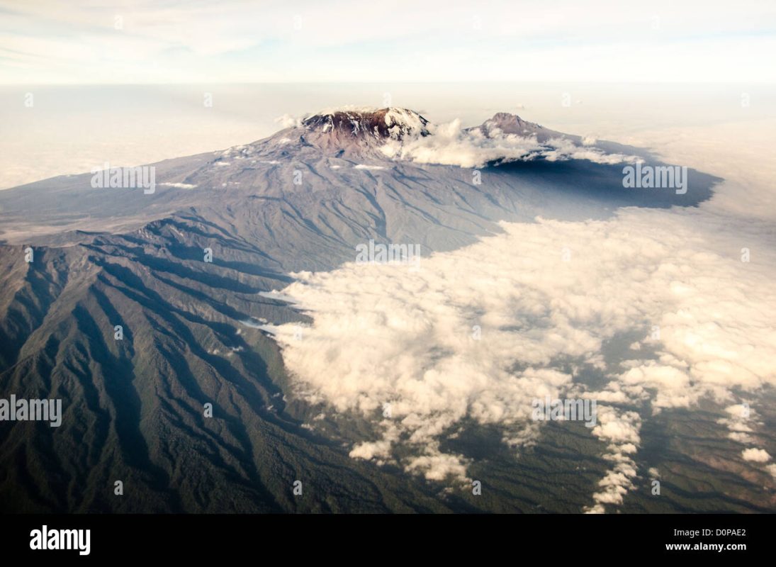 mount-kilimanjaro-tanzania-an-aerial-view-captures-the-summit-of-mount-D0PAE2