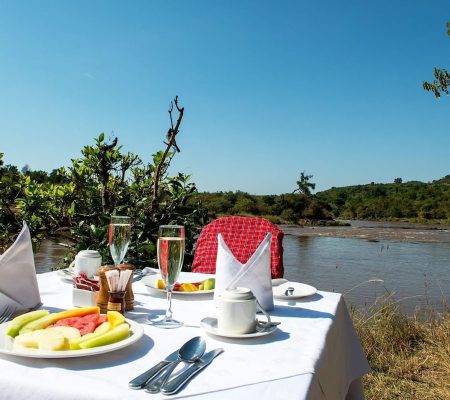 hippo-pool-breakfast-at-mara-serena-safari-lodge